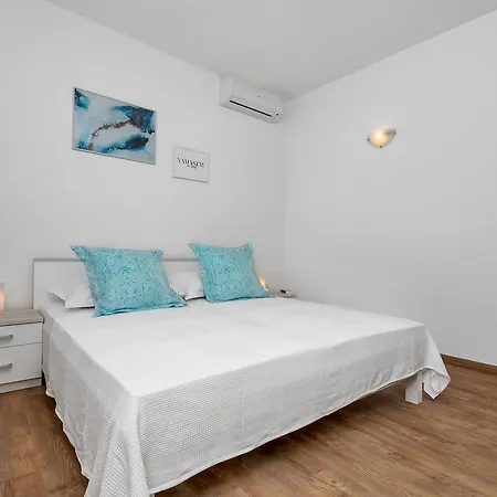 Stina * Makarska
