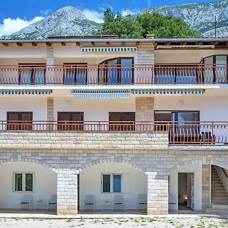 Stina * Makarska